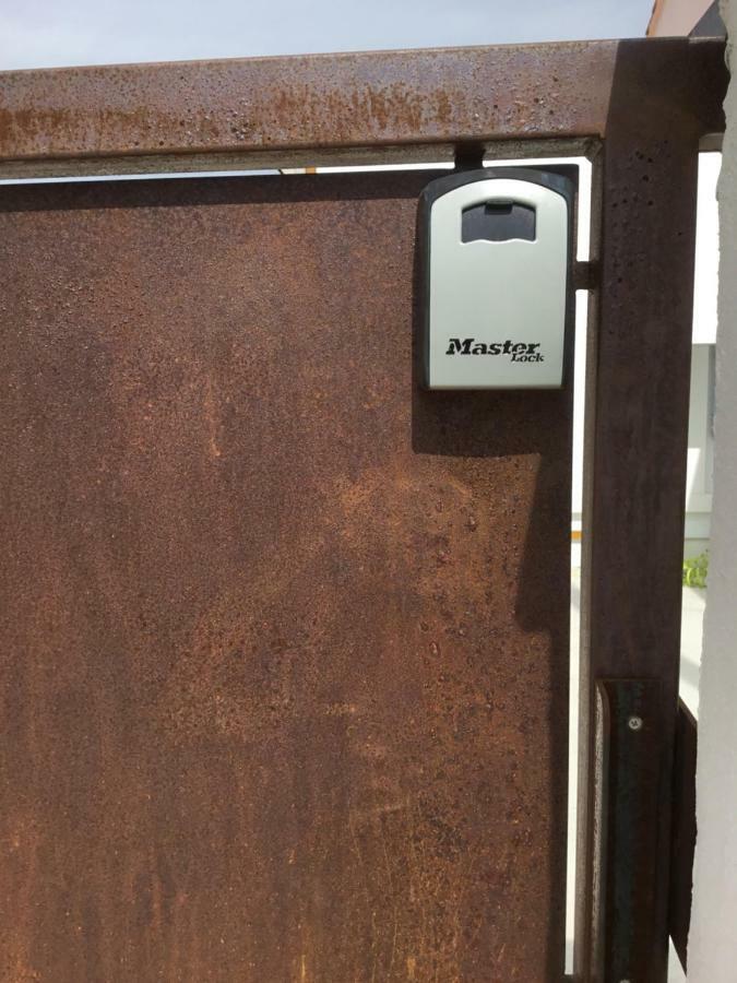 Blanco Y Madera Сasa de vacaciones Narbona