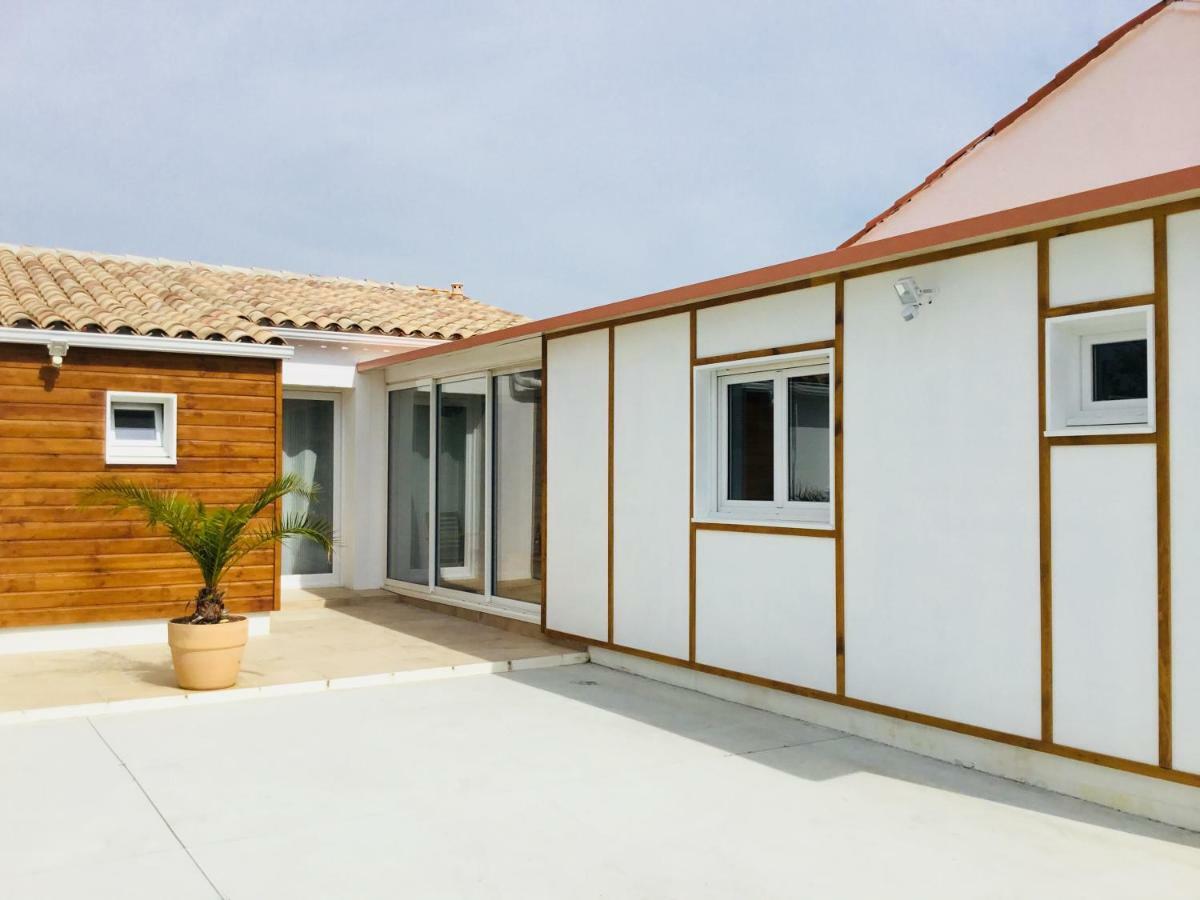 Blanco Y Madera Сasa de vacaciones